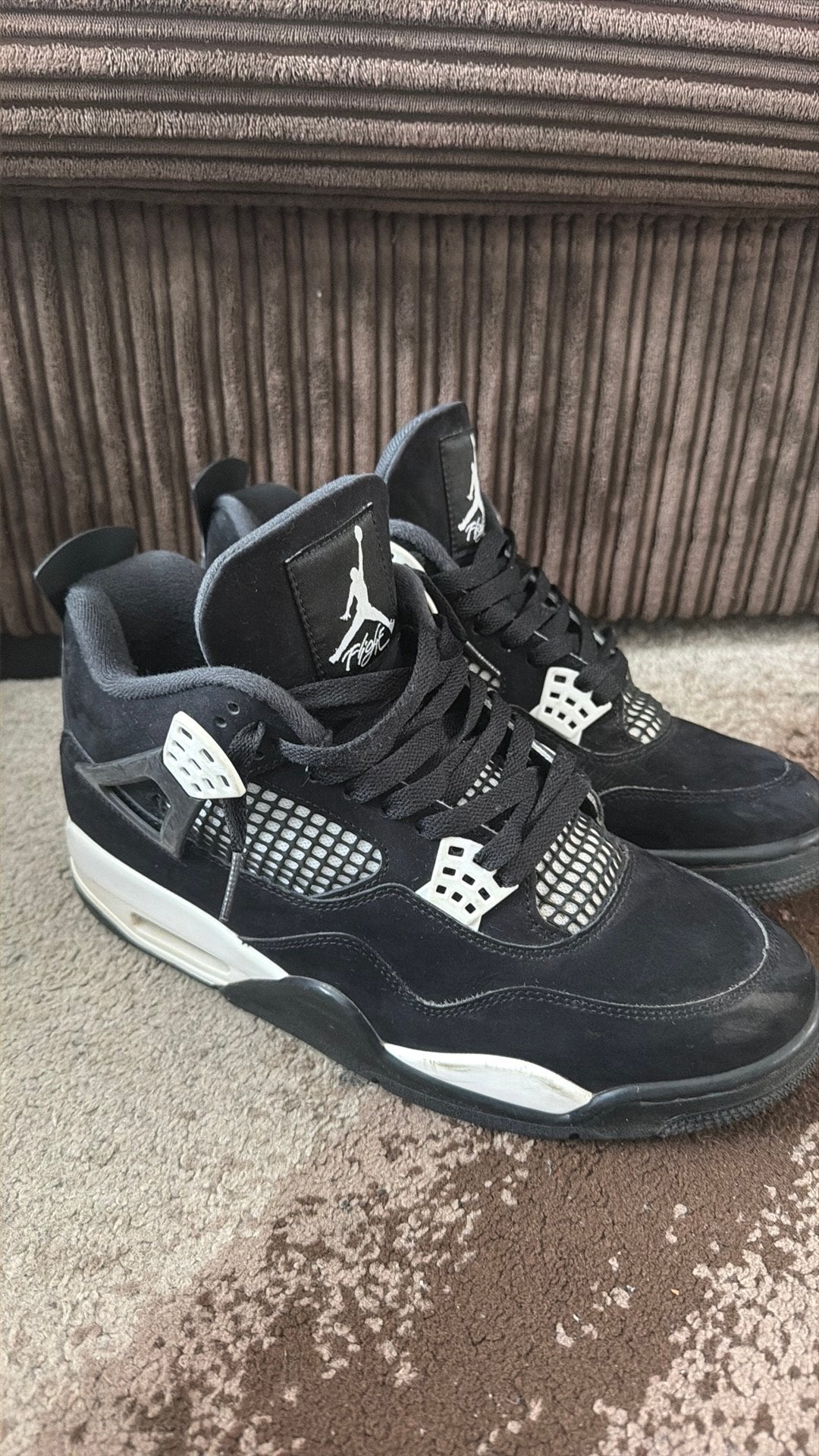 Jordan 4 Retro White Thunder, Ophalen, Zwart, Sneakers of Gympen, Gedragen