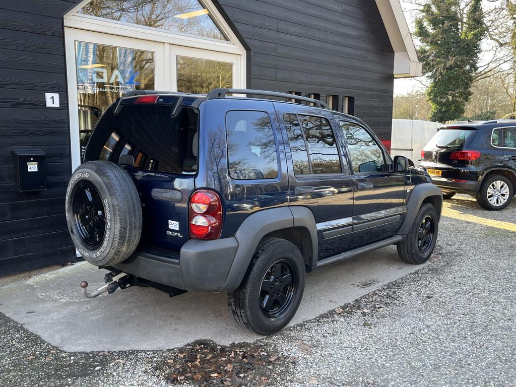 Jeep Cherokee 3.7i V6 Liberty 4x4/Aut/Airco/Audio/Leer/Young, Automaat, 3700 cc, Gebruikt, Zwart
