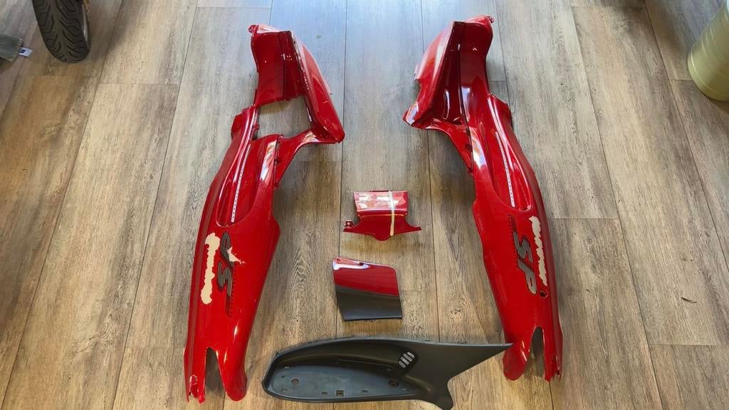 Gilera runner kappen rood, Fietsen en Brommers, Ophalen of Verzenden, Kap, Overige merken