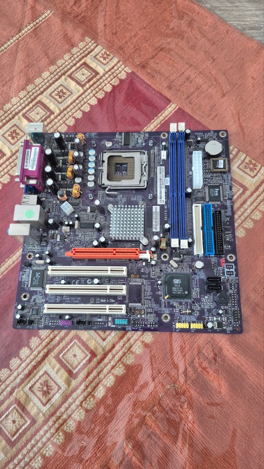 Moederbord met SiS 661FX-M7 chipset, Gebruikt, Socket 478, Ophalen of Verzenden, DDR