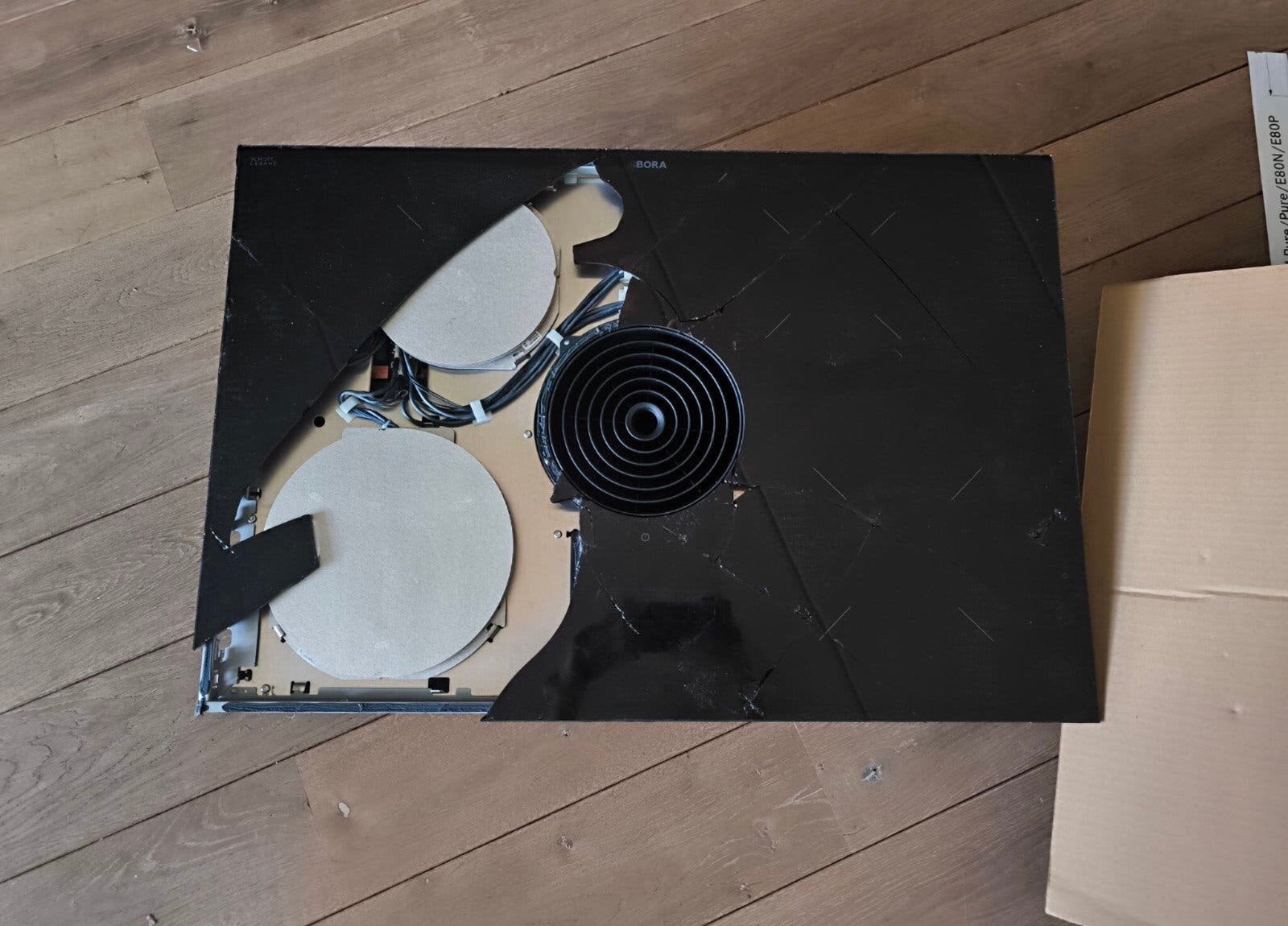 BORA PURU inductiekookplaat met afzuiging - glas beschadigd, Energieklasse A of zuiniger, Inbouw, Inductie, Niet werkend