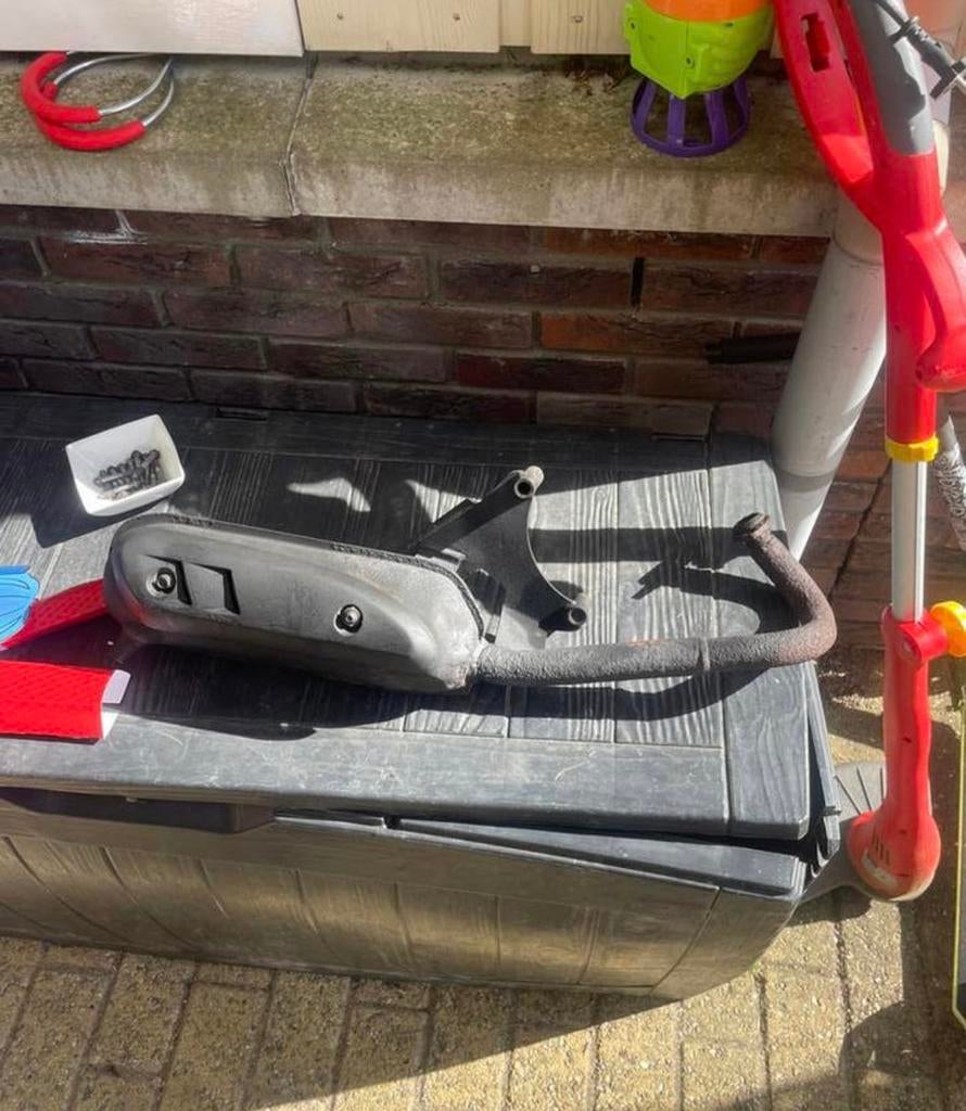 Piaggio zip 2 takt uitlaat, Fietsen en Brommers, Brommeronderdelen | Scooters, Ophalen of Verzenden, Zo goed als nieuw, Uitlaat