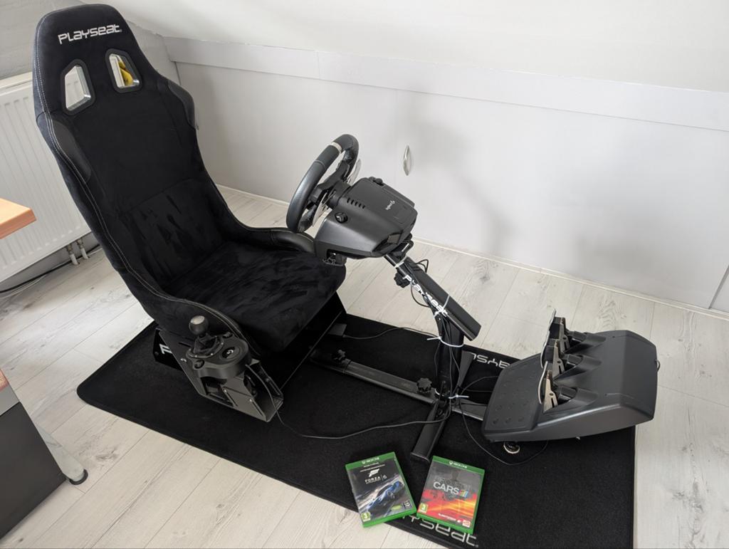 Playseat Evolution + Logitech stuur + shifter + mat Xbox, Spelcomputers en Games, Spelcomputers | Xbox | Accessoires, Ophalen
