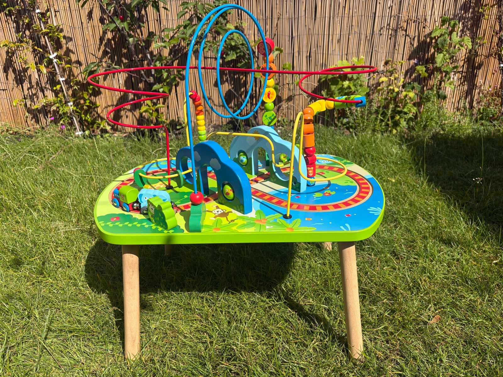 Hape Houten Speeltafel met Treinbaan en kralengolven, Ophalen, Zo goed als nieuw