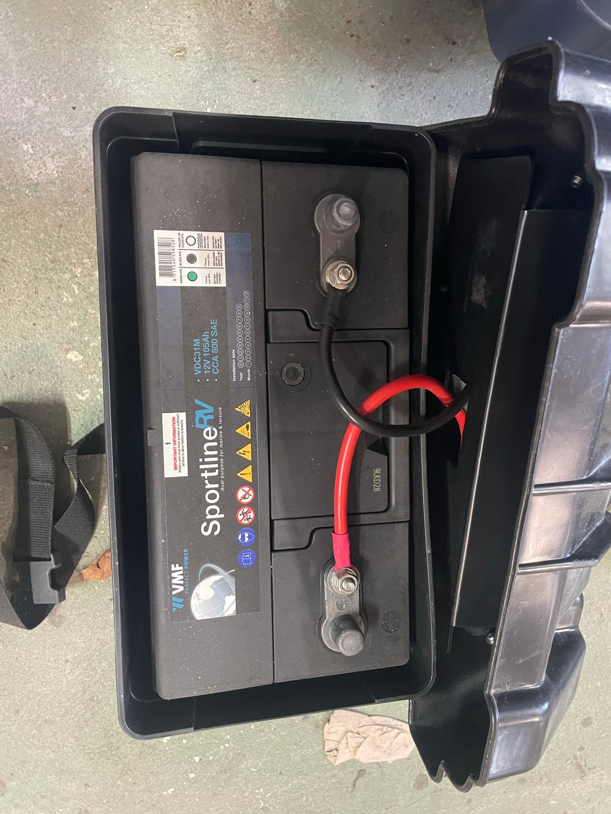 VMF Sportline RV accu 12V 105Ah met accubak en lader, Caravans en Kamperen, Ophalen