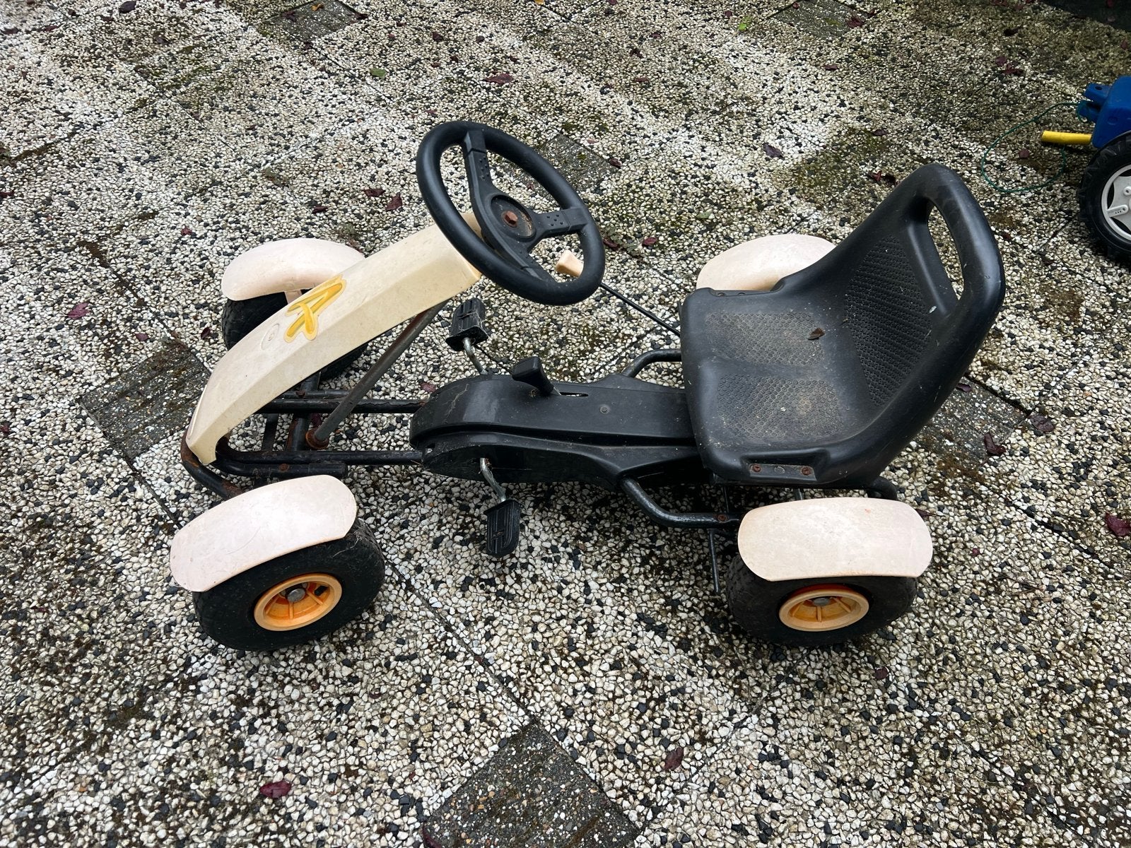 Degelijke trapauto MAANDAG OPHALEN 31/8, Ophalen, Gebruikt, Trapvoertuig