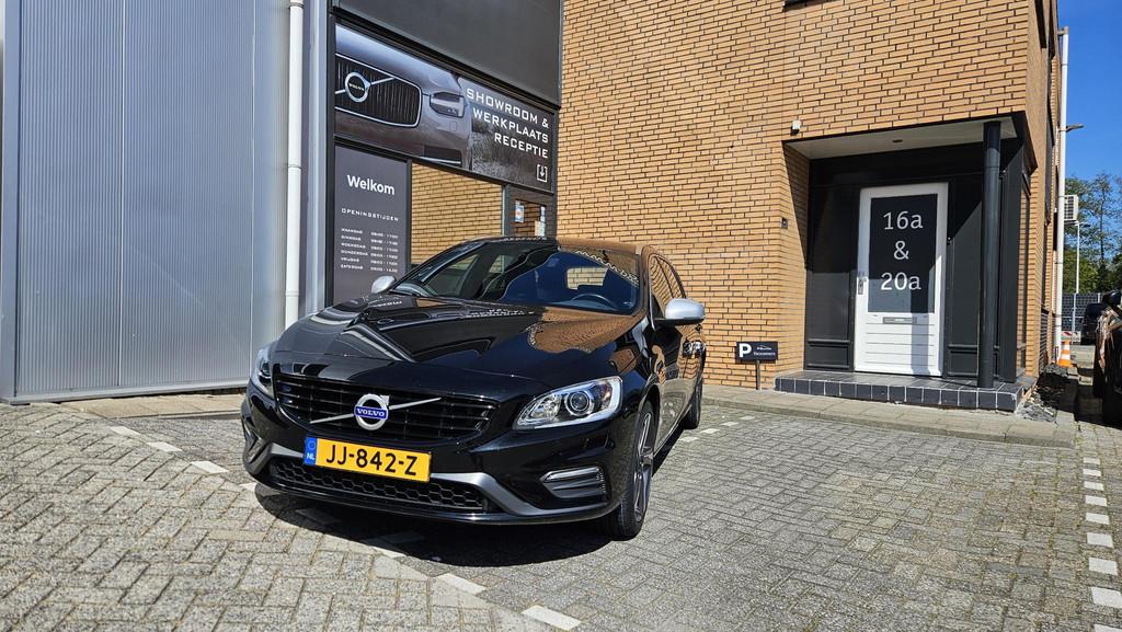 Volvo V60 1.5 T3 R-Design, Auto's, Euro 6, 4 cilinders, Zwart, Origineel Nederlands