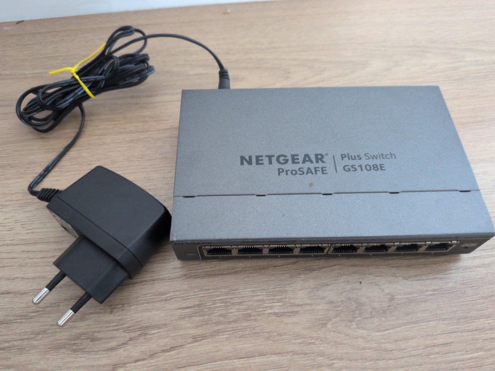 NETGEAR GS108E ProSAFE Plus 8-Poorts Gigabit Managed Switch, Ophalen of Verzenden, Zo goed als nieuw