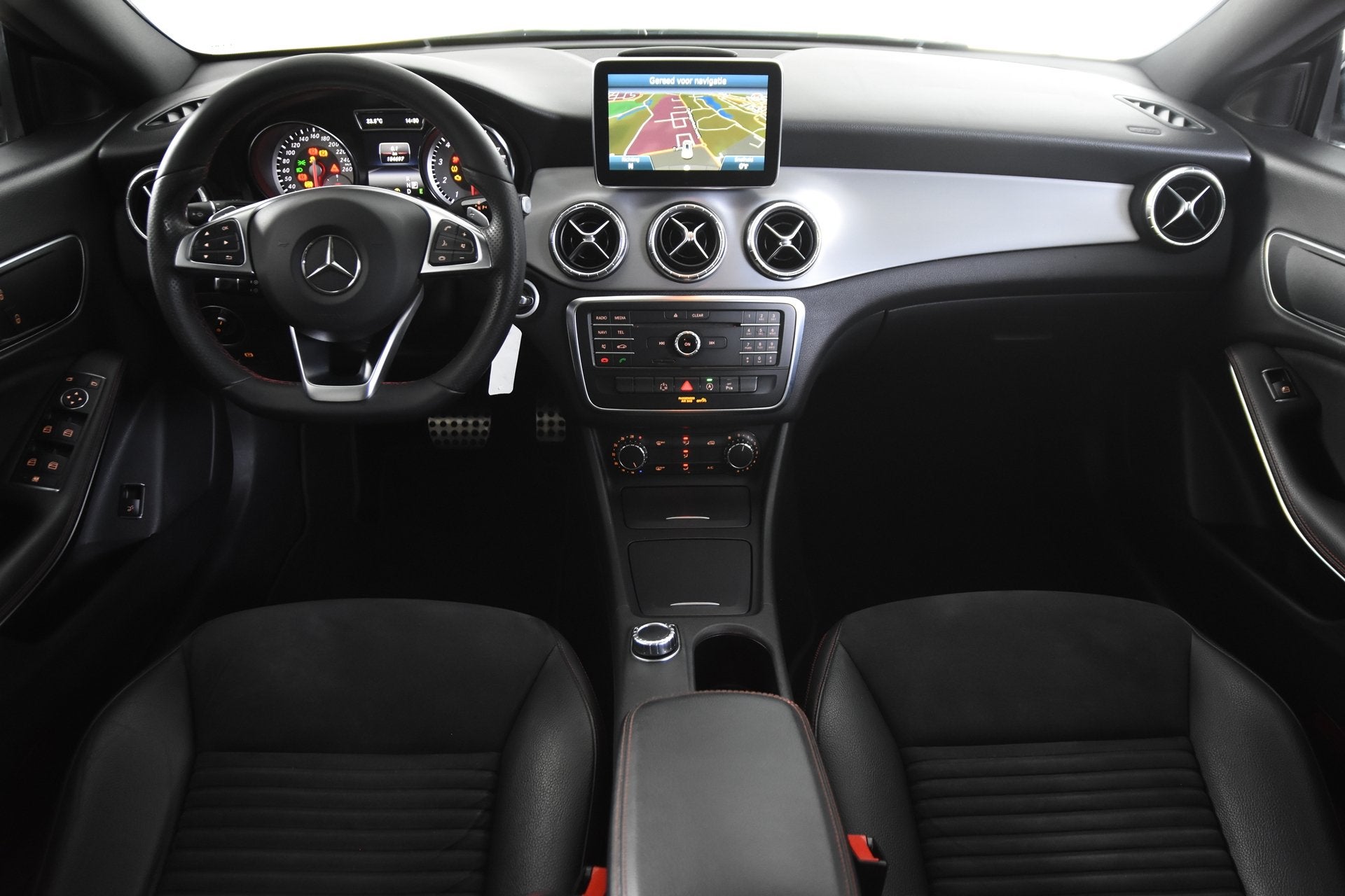 Mercedes-Benz CLA-Klasse Shooting Brake 180 AMG-Line *2x AMG, CLA, 730 kg, Gebruikt, 4 cilinders