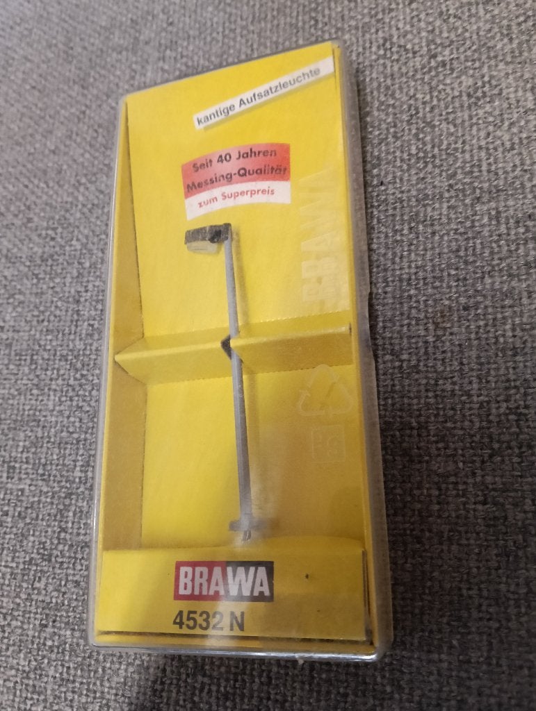 Brawa 4532 N Spoor Hoekige lantaarnpaal, Hobby en Vrije tijd, Overige merken, Gelijkstroom, Overige typen, Ophalen of Verzenden