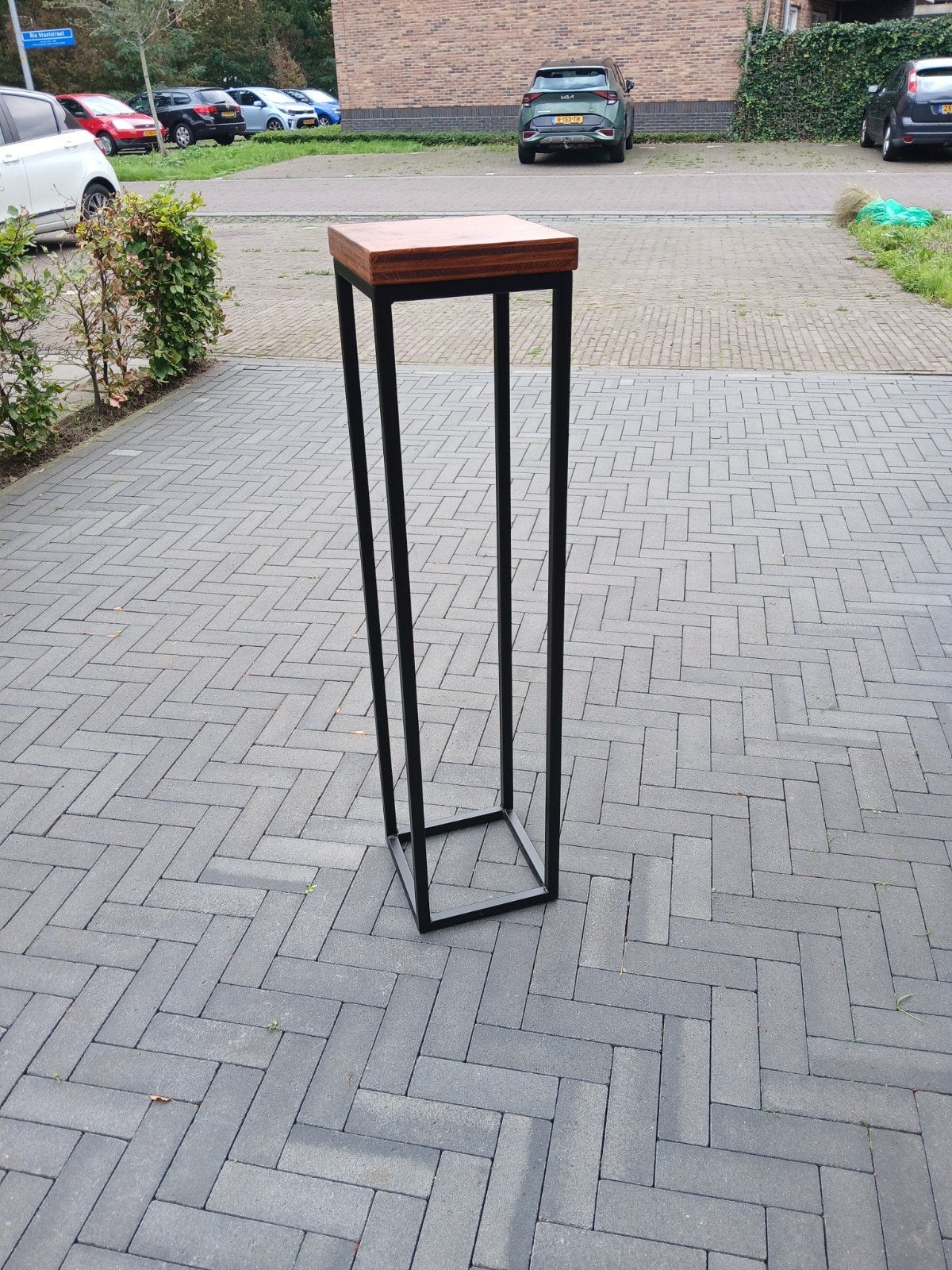 Zwarte metalen plantenstandaard met houten blad, Ophalen
