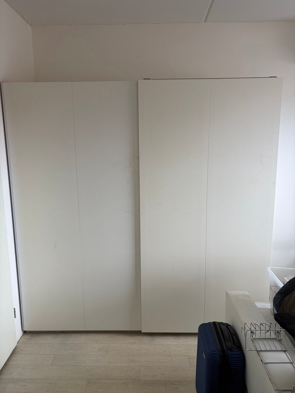 Witte kledingkast met schuifdeuren en planken, Ophalen, Gebruikt, 200 cm of meer, 150 tot 200 cm