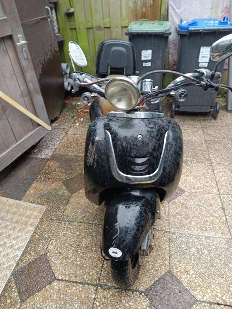 retro scooter 45 km geel kenteken, Fietsen en Brommers, Scooters | Overige merken, Ophalen, Gebruikt, Benzine