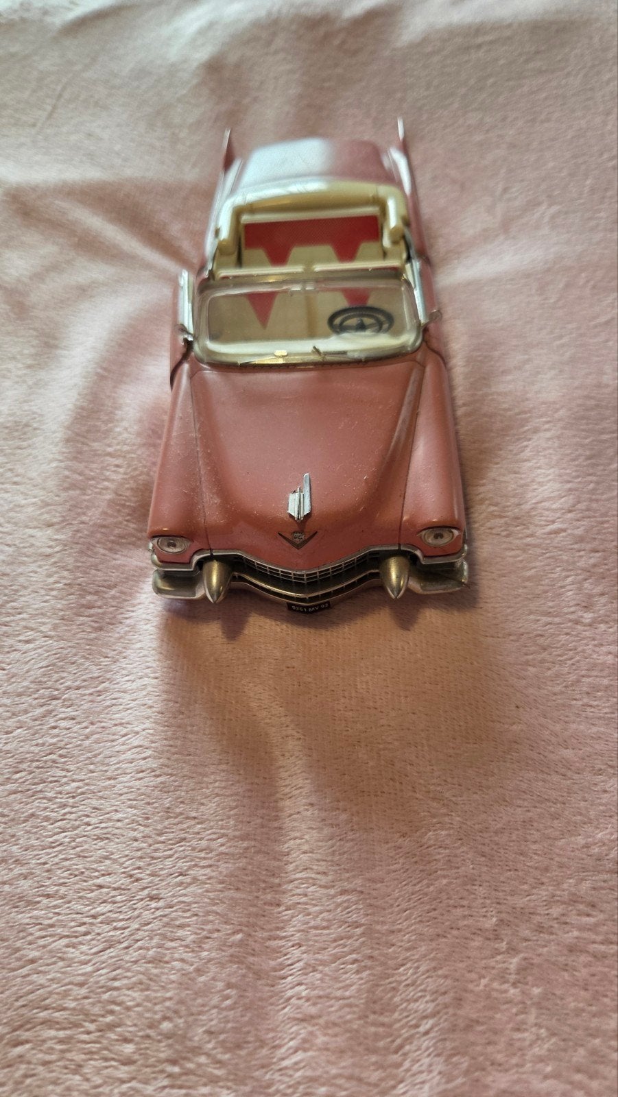 Roze Cadillac Eldorado 1955, Hobby en Vrije tijd, Modelauto's | 1:18, Verzenden, Gebruikt, Auto, Bburago