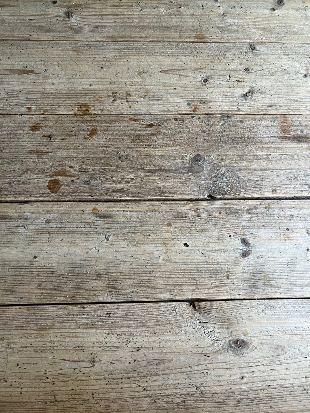 Handgemaakte houten eettafel met gebruikssporen, Huis en Inrichting, Tafels | Eettafels, Gebruikt, 50 tot 100 cm, 200 cm of meer
