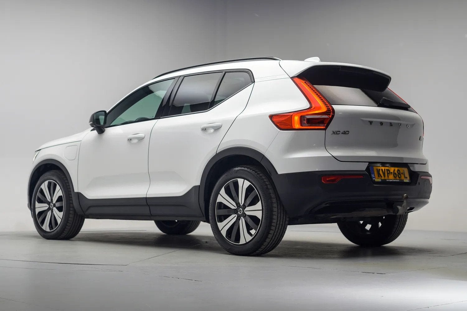 Volvo XC40 T5 Recharge Ultimate Dark [ Panorama Harman/Kardo, Dealer onderhouden, 129 pk, Plug-in hybride, Bedrijf