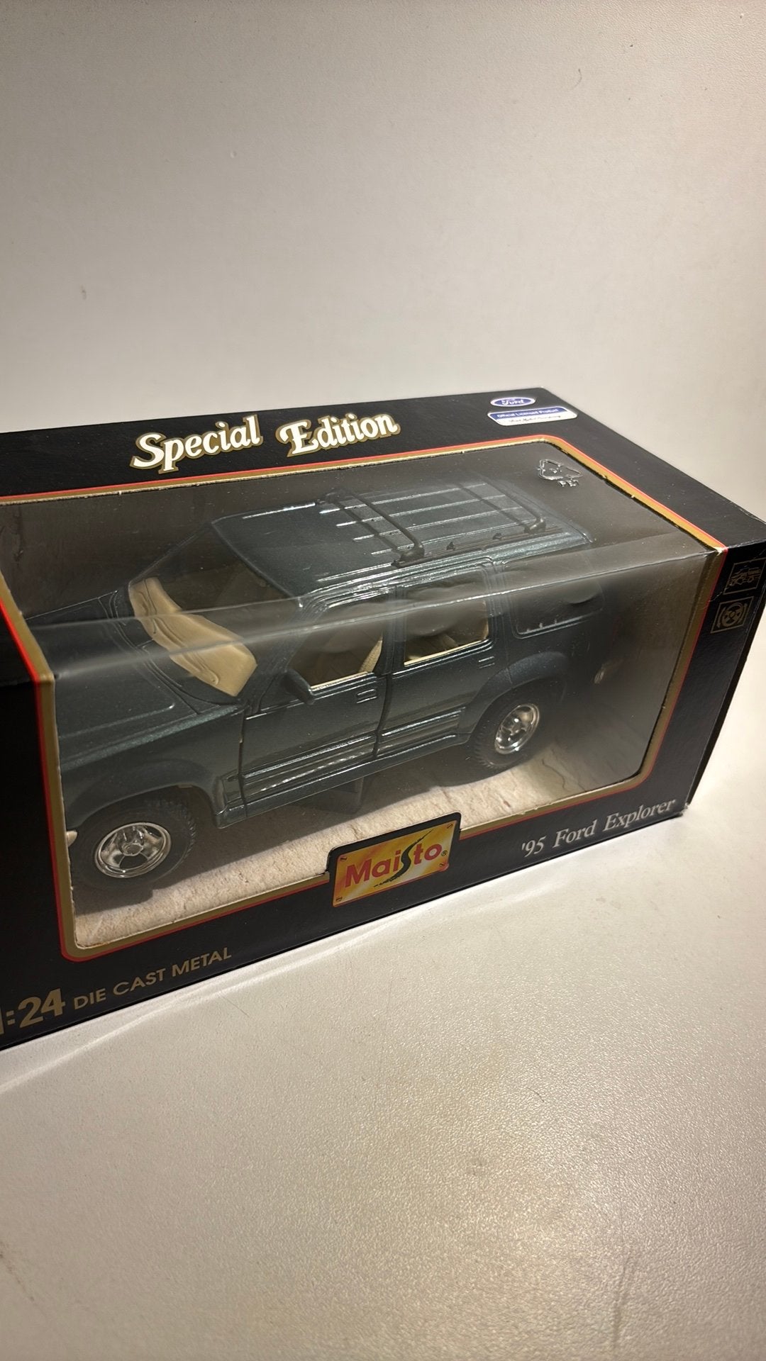 Ford explorer 1995 maisto 1.24, Maisto, Ophalen of Verzenden, A, A