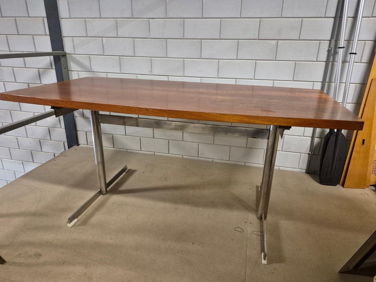 Vintage tafel, iets ovaal, Huis en Inrichting, Ophalen, Gebruikt
