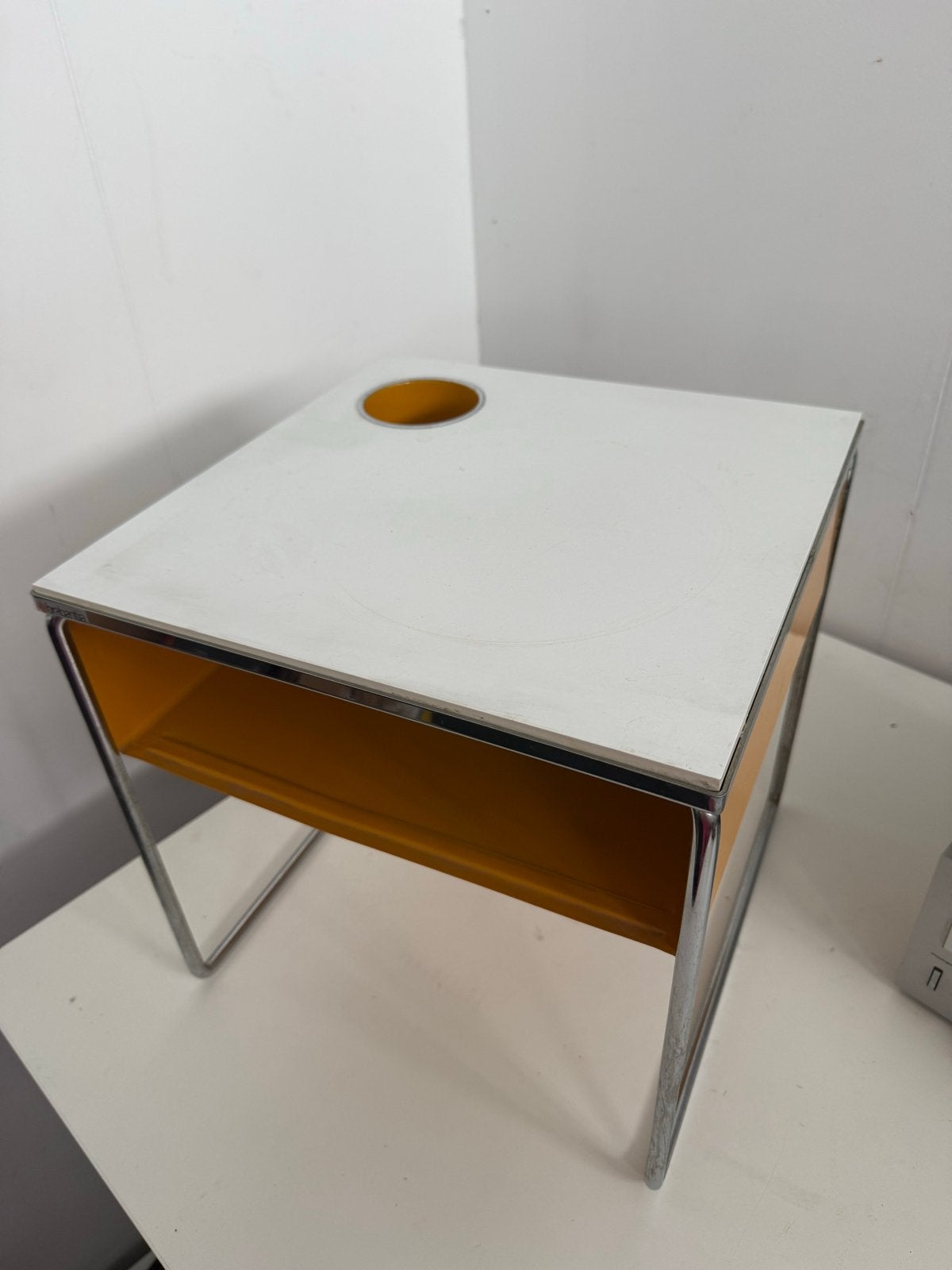 Brabantia bijzettafel/nachtkastje - Vintage design, Minder dan 45 cm, Minder dan 55 cm, Gebruikt, Metaal of Aluminium