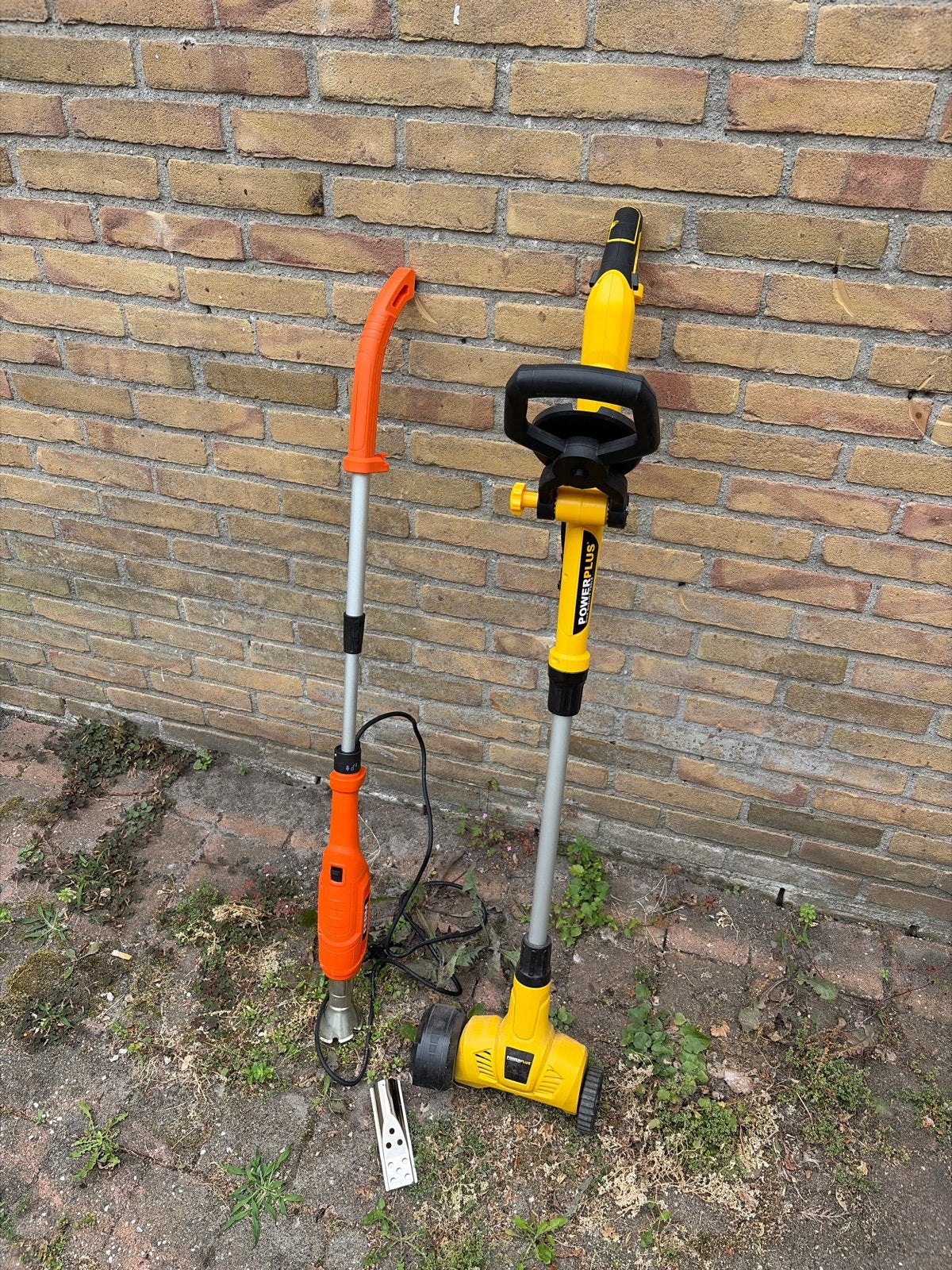 Grasmaaier en grastrimmer set - Powerplus en Ferm, Ophalen, Zo goed als nieuw, 30 tot 50 cm, Elektrisch