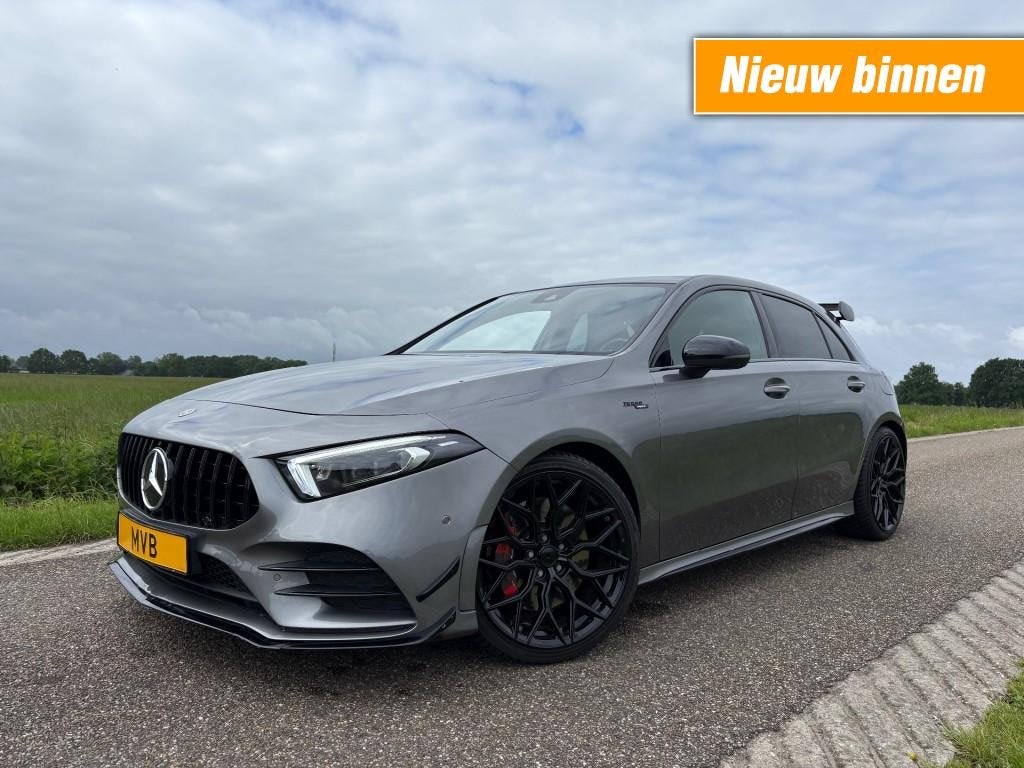 Mercedes-benz A-KLASSE A35 AMG 4 MATIC / PANO / BURMESTER /, Auto's, Gebruikt, Leder, Bedrijf, Zilver of Grijs