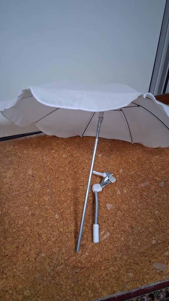 Witte wandelwagenparasol met klem, Tuin en Terras, Verstelbaar, Gebruikt, Ophalen of Verzenden, Strandparasol