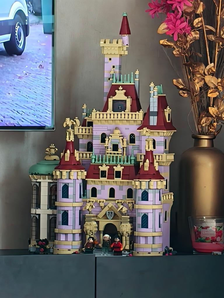 LEGO (imitatie)Disney Kasteel van Belle en het Beest (43196), Lego, Compleet, Ophalen of Verzenden, Zo goed als nieuw