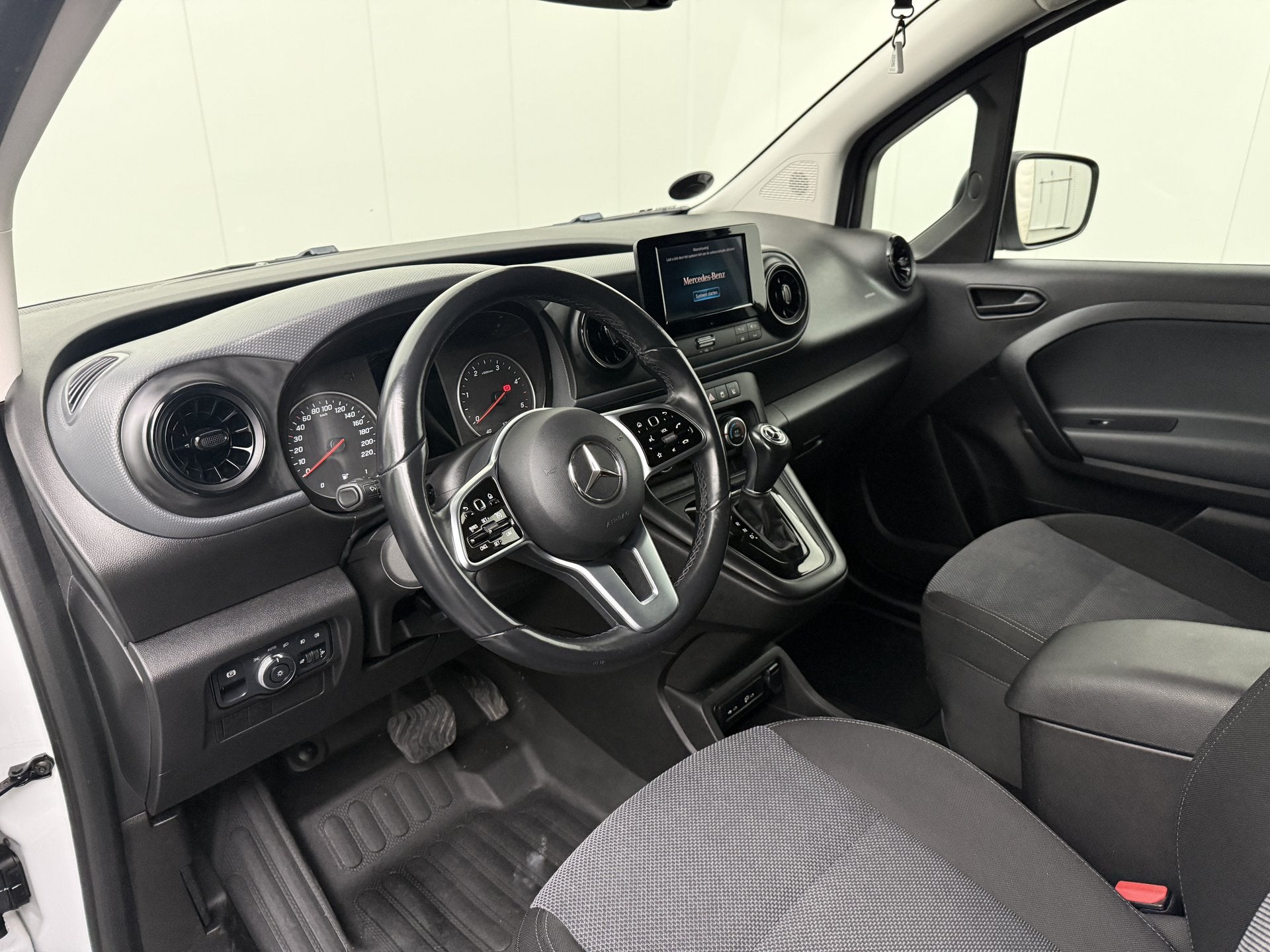 Mercedes-Benz Citan Automaat Business | Multimedia | Airco |, Auto's, Bestelauto's, Automaat, 101 pk, Euro 6, Wit