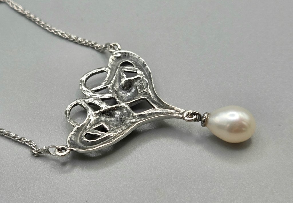 Zilveren Jugendstil emaile tulpenhanger en parel. 2026/451, Overige kleuren, ., Nieuw, Ophalen of Verzenden