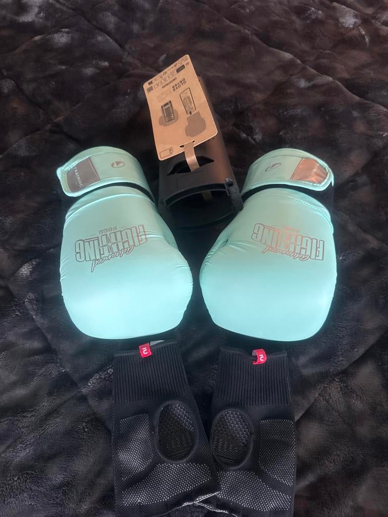 Bokshandschoenen en handschoendrogers, Ophalen of Verzenden, Zo goed als nieuw, Bokshandschoenen