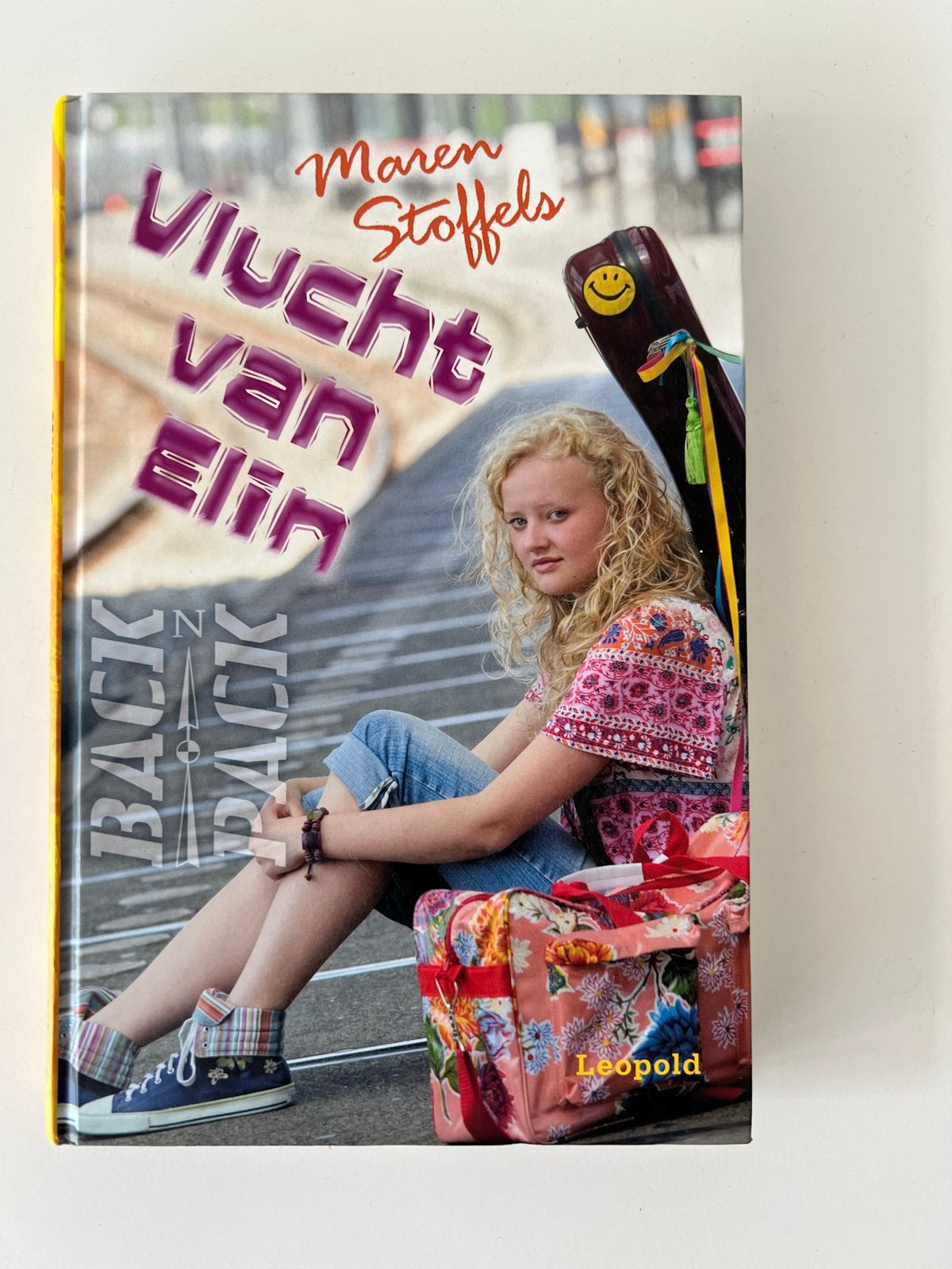 Vlucht van Elin - Maren Stoffels (Jeugdboek), Boeken, Ophalen of Verzenden, Zo goed als nieuw, Fictie