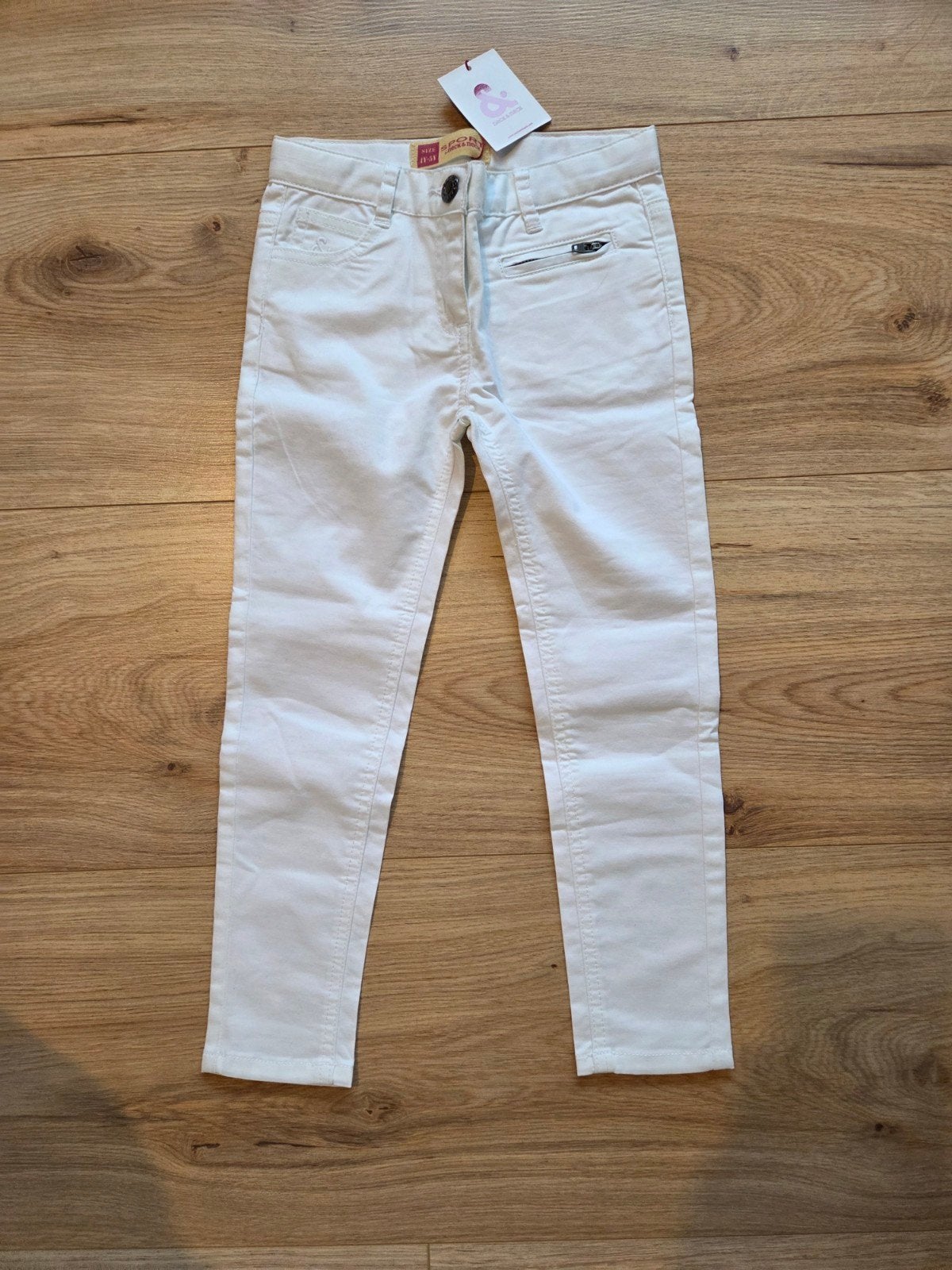 Spijkerbroek Neck & Neck, maat 4-5. Nooit gedragen, Broek, Meisje, Neck&Neck, Nieuw