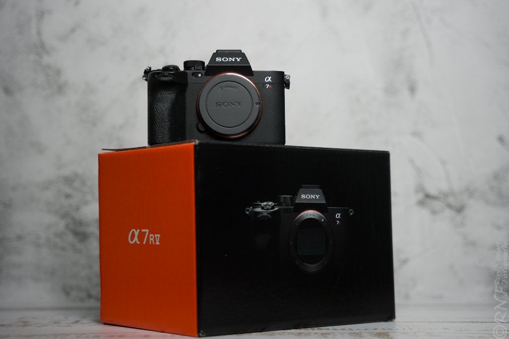 Sony Alpha 7R V (ILCE-7RM5) – Uitstekende staat, Ophalen, Zo goed als nieuw, Geen optische zoom, Sony