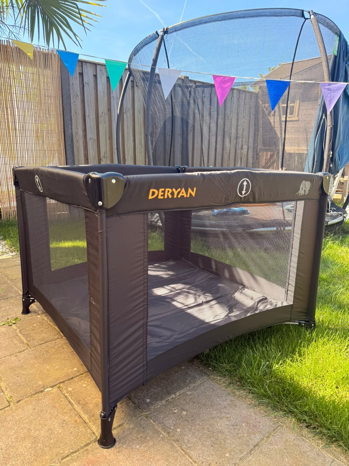 Deryan inklapbare box, Ophalen