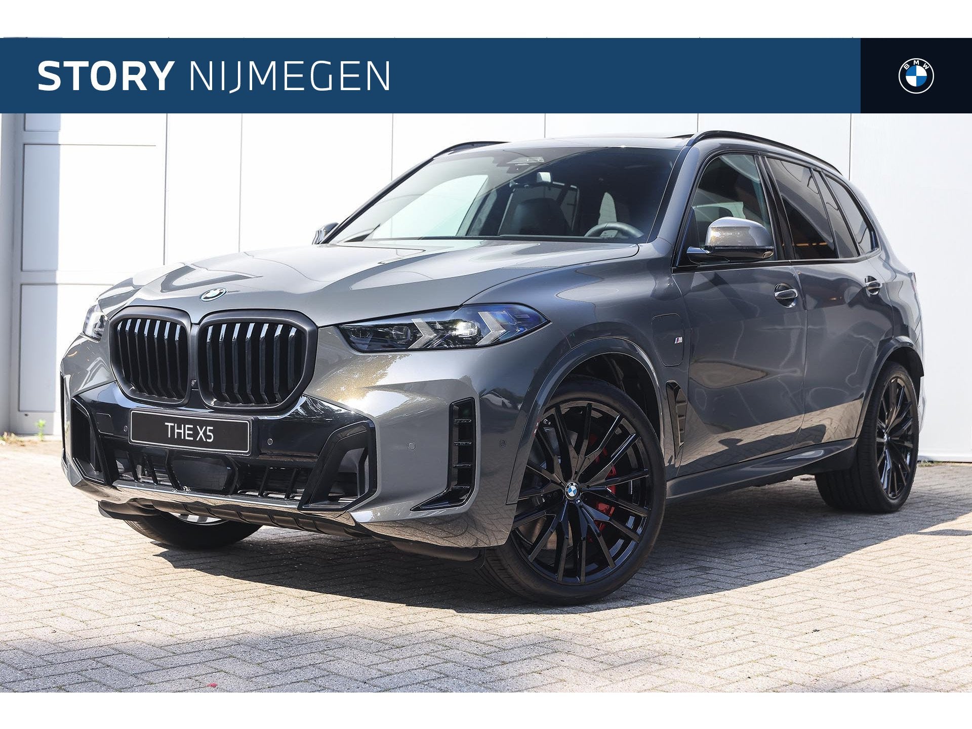 BMW X5 xDrive50e M Sport Automaat / Panoramadak / Trekhaak /, Auto's, Automaat, Dealer onderhouden, 2395 kg, Leder