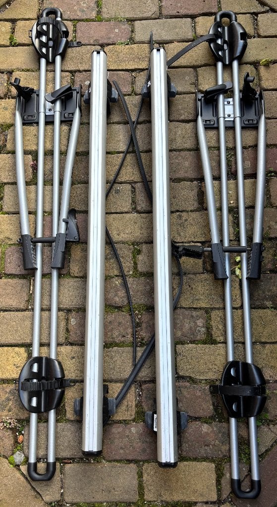 Skoda combi dakdragerset en Thule fietsendrager (2x), Ophalen, Zo goed als nieuw