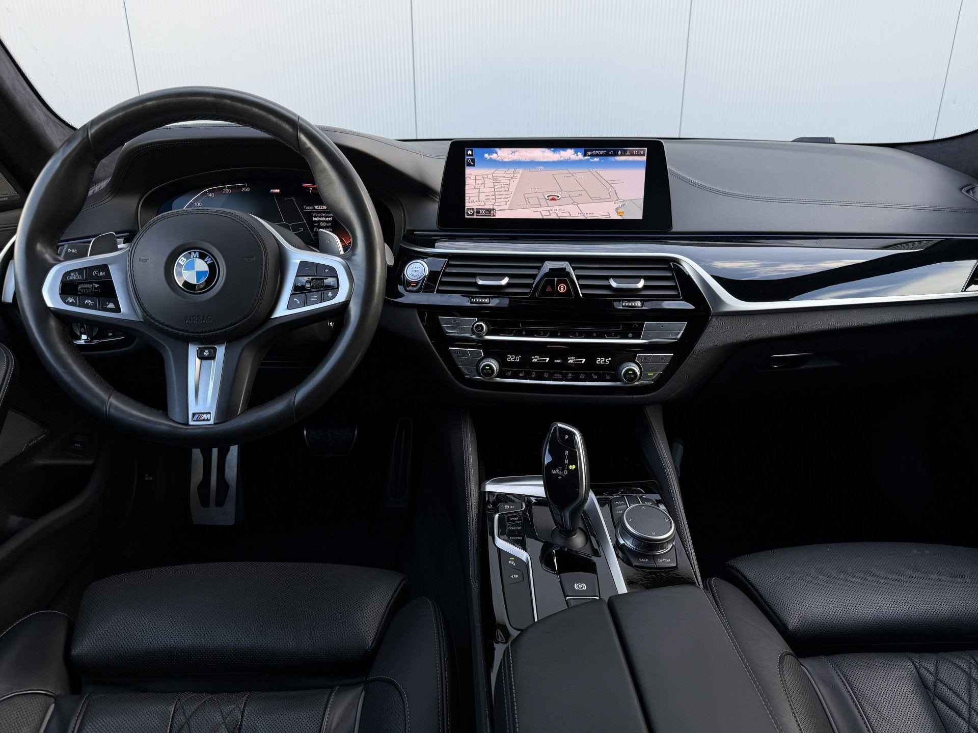 BMW 5 Serie 540i High Executive Automaat M-Sport/Schuifdak/1, Automaat, Dealer onderhouden, Gebruikt, 2000 kg