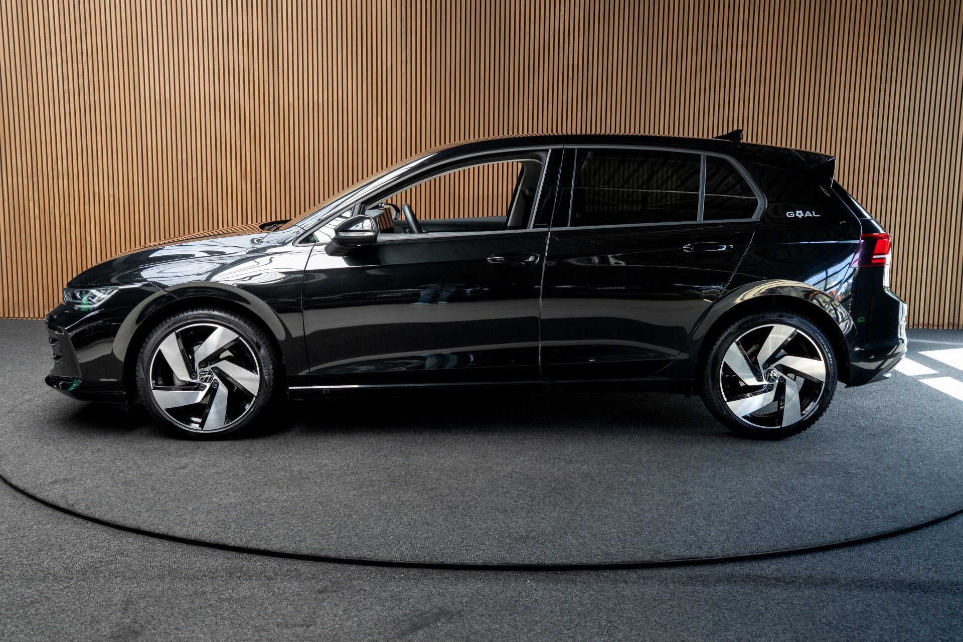 Volkswagen Golf 8.5 1.5 eTSI Leer ACC Navi Climate 3zone PDC, Auto's, Automatische klimaatregeling, Zwart, Origineel Nederlands