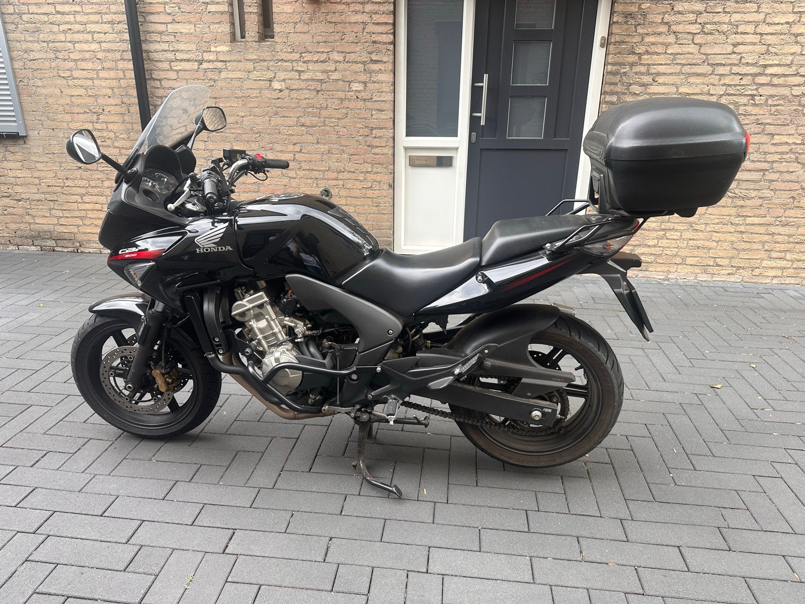 Honda CBF600 uit 2011 - Nette Toermotor met Topkoffer, Sportuitlaat, 4 cilinders, Motorrijbewijs A, Gebruikt