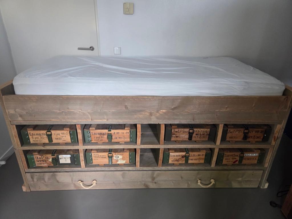 Steigerhouten bed met opbergruimte en uitschuifbaar bed, Ophalen, Gebruikt, 90 cm, Eenpersoons