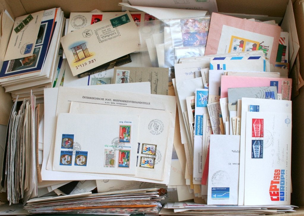 Flinke doos met bijna 10 kilo van allerlei poststukken, Ophalen of Verzenden, Nederland en Buitenland