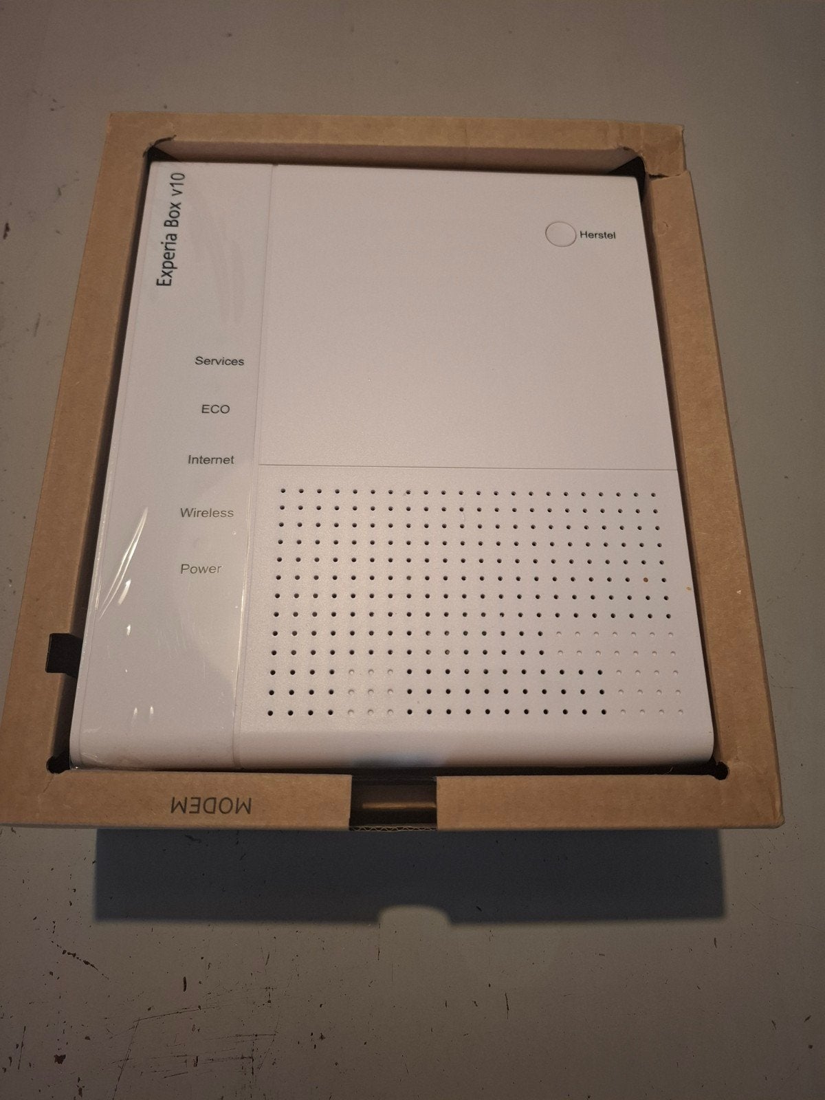 KPN Experia Box V10 Router met modem, Ophalen of Verzenden, Zo goed als nieuw, Router met modem, KPN