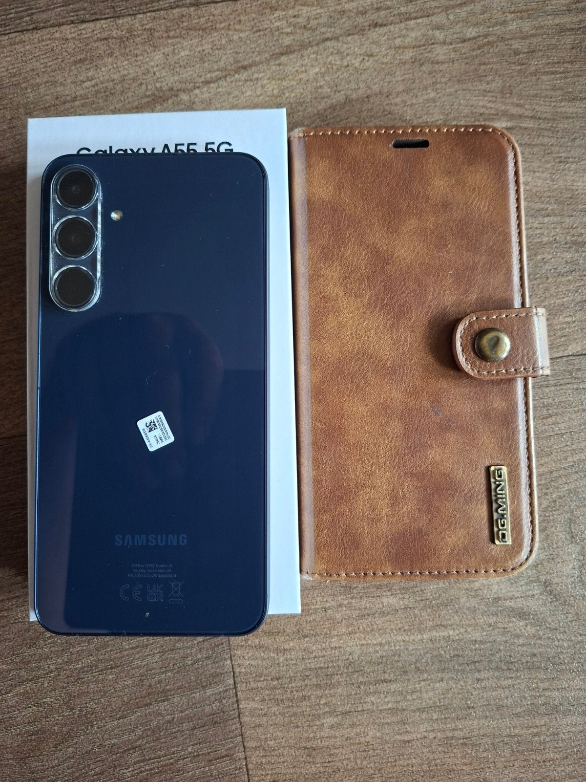 Foto 2 van Samsung Galaxy A55 5G 256GB Zo goed als nieuw + hoesje