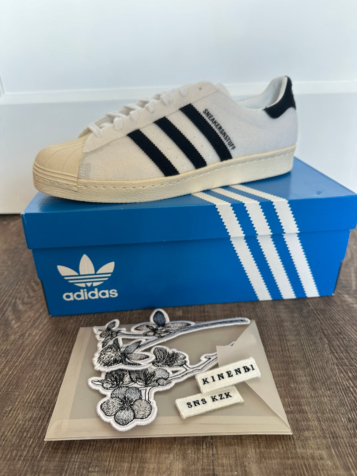 Sneakersnstuff x adidas Superstar 80s 'Kinenbi', Wit, Nieuw, Ophalen of Verzenden, Sneakers of Gympen