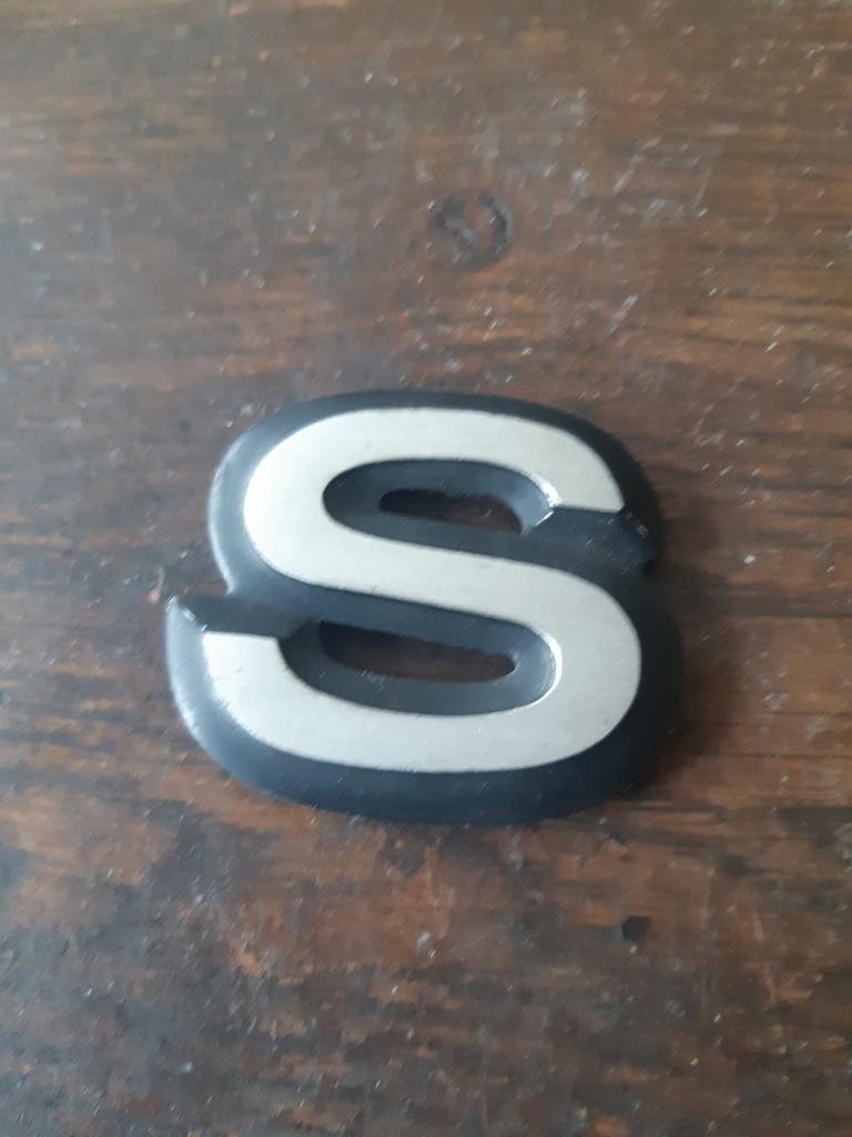 S embleem Saab 900 classic, Ophalen of Verzenden, Gebruikt