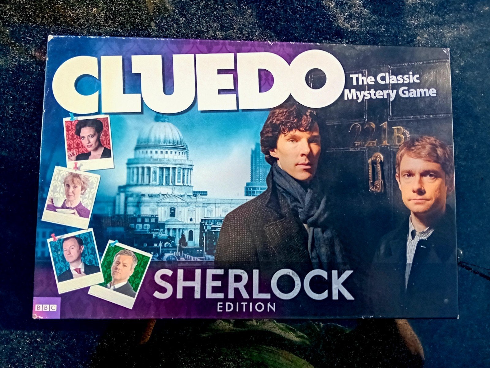Cluedo Sherlock Edition - Het Klassieke Mysterie Spel, Drie of vier spelers, Ophalen of Verzenden, Zo goed als nieuw, Hasbro