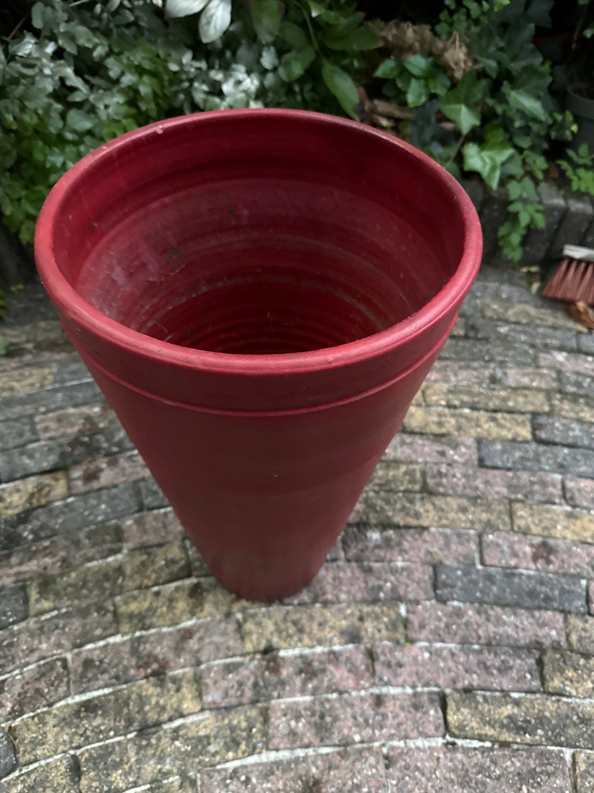 Rode bloempot, hoog model, 25 tot 40 cm, Kunststof, Gebruikt, Rond
