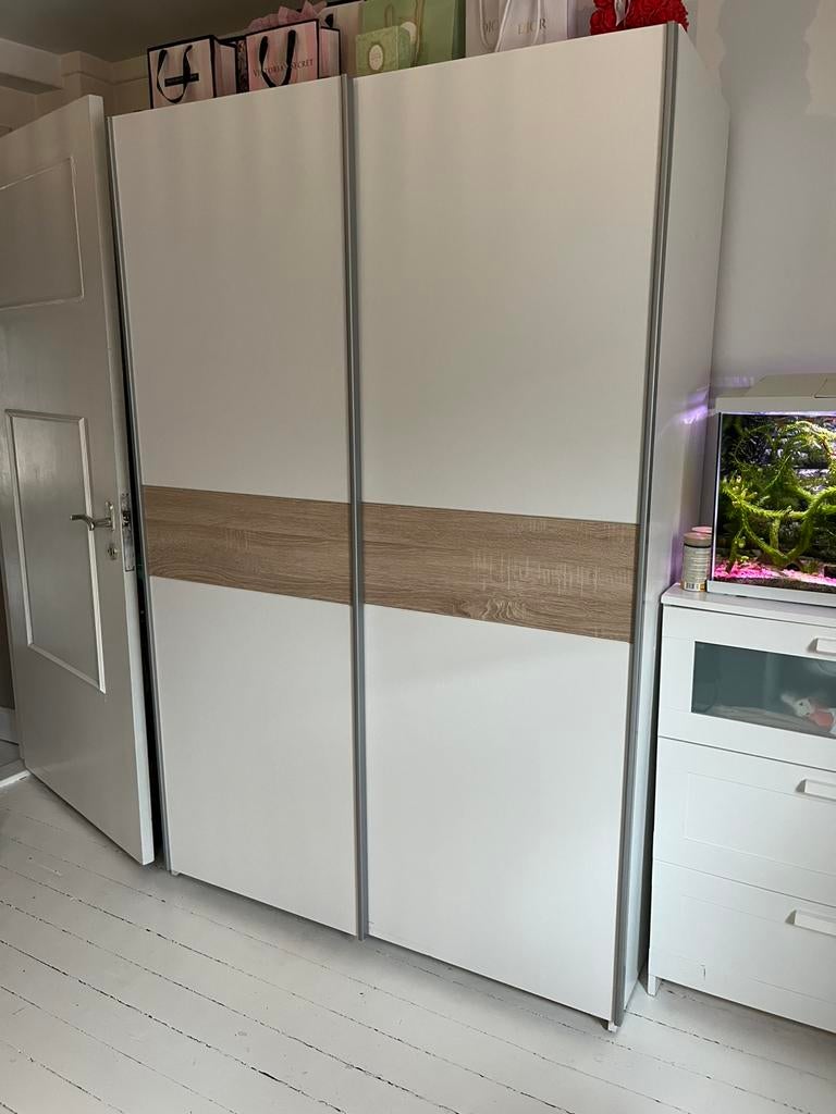 Kleding kast schuigdeuren, Huis en Inrichting, Kasten | Kledingkasten, Ophalen, Gebruikt, 100 tot 150 cm, 150 tot 200 cm