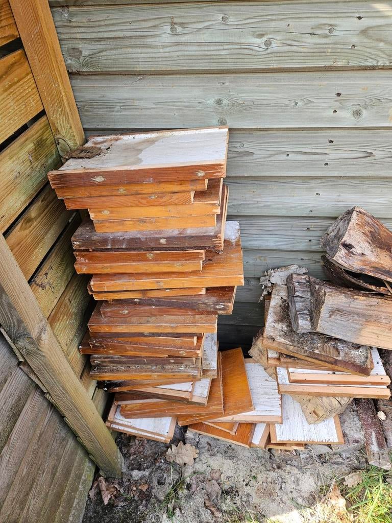 Gratis plankjes. Houtkachel of knutselproject., Ophalen, Steen of Klei, Minder dan 5 m², Dakpannen