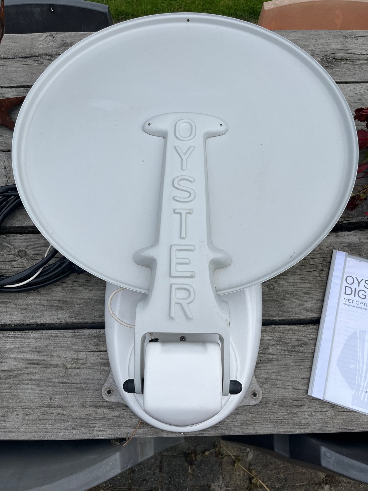 Oyster schotelantenne met ontvanger en accessoires, Ophalen, Gebruikt